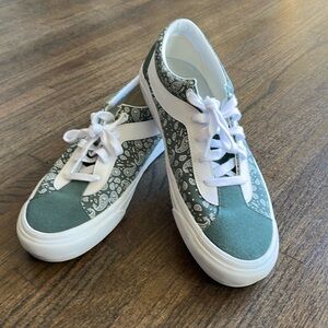 Vans Old Skool shneaker. Men’s size 10.5, paisley print